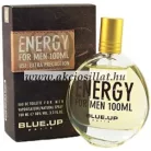 A Blue Up Energy For Men EDT 100 ml.jpg fotón a férfi parfüm látható: egy letisztult, gömbölyded alakú, áttetsző üvegflakon aranyszínű kupakkal, az elején nagyméretű fekete betűs Energy For Men 100ml felirattal, mellette a sötétbarna mintás gyári kartondobozával.