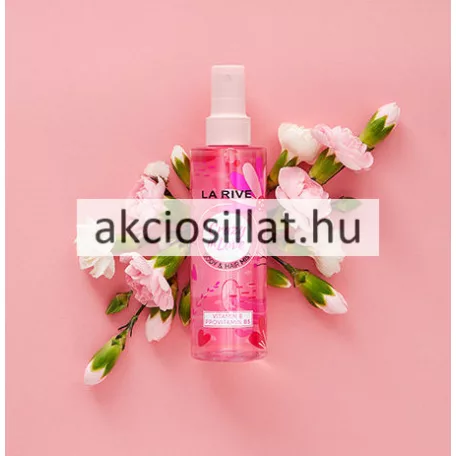 La Rive Crazy In Love 200ml-es női test- és hajpermet átlátszó flakonja élénkrózsaszín folyadékkal, szívecskés-virágos mintával és halványrózsaszín kupakkal.