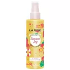 La Rive Summer Joy 200ml-es női testpermet magas, átlátszó flakonja napsárga illatfolyadékkal, vidám tengerparti mintákkal és áttetsző műanyag kupakkal.