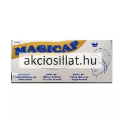 Magicap melírsapka és fém melírtű termékfotó amely felül a termék hosszúkás fehér papírdobozát mutatja kék MAGICAP felirattal és egy sapkát viselő női arc rajzával középen egy vízszintesen elhelyezett fém horgolótű látható alatta pedig két alsó képen a használat közben illusztrált áttetsző fehér szilikon melírsapka látható előre nyomtatott kis karikákkal az egyiken szemből egy próbababa fején a másikon pedig hátulról fotózva ahol világosbarna hajtincsek vannak kihúzva a lyukakon keresztül