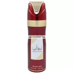 A Lattafa Asdaaf Ameerat Al Arab Parfumed Spray Woman 200ml.jpg fotón a hengeres alakú, sötétvörös színű női dezodor flakon látható az elején fehér-arany színű Ameerat Al Arab feliratú címkével, valamint egy elegáns arany-vörös mintázatú kupakkal.