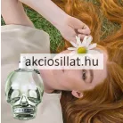 A Police To Be Green EDT 40ml Unisex parfüm.jpg fotón az ikonikus, áttetsző üvegből készült koponya formájú parfümös flakon látható ezüst szórófejjel és Police feliratú ezüst gallérral, mellette a natúr barna színű gyári kartondobozával.