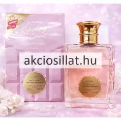 V.V.Love Refreshing Sweet 100ml-es női parfüm téglalap alakú átlátszó üvegflakonban melyben halványrózsaszín folyadék látható előlapján arany színű V.V.Love Refreshing Sweet feliratú kerek pecsétcímkével és elegáns hullámos textúrájú oldalsó élekkel a tetején fényes arany színű hengeres kupakkal valamint mellette a hozzá tartozó rózsaszín díszdobozzal melyet dombornyomott táblás csokoládé mintázat dekorál