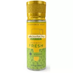 V.V.Love Charming Fresh 250ml-es testpermet álló hengeres flakonban melynek palástja kétrészes színezetű felső fele élénksárga zöld FRAGRANCE MIST felirattal és egy stilizált kulacs zöld sziluettjével középen CHARMING FRESH felirattal alsó fele pedig zöld alapon apró fekete levélmintákkal díszített V.V.LOVE feliratos sávval a tetején fémhatású fényes arany kupakkal melynek felső része apró pontszerű textúrával mintázott