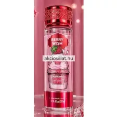 V.V.Love Berry Wish 250ml-es női testpermet álló hengeres átlátszó flakonban halványrózsaszín folyadékkal a flakon előlapján egy nagy méretű tejszínhabos és csokoládéöntetes sütemény grafika látható a tetején egy szem nagyszemű piros eperrel felül piros alapon fehér BERRY WISH felirattal alul pedig piros fémhatású alsó sávval és csillogó piros mintás hengeres kupakkal
