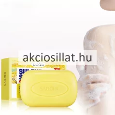 Sadoer Sulfur Soap 100g-os kénes szappan sima, sárga tömbje a belevésett márkajelzéssel és a mellette álló sárga színű papírdobozsal.